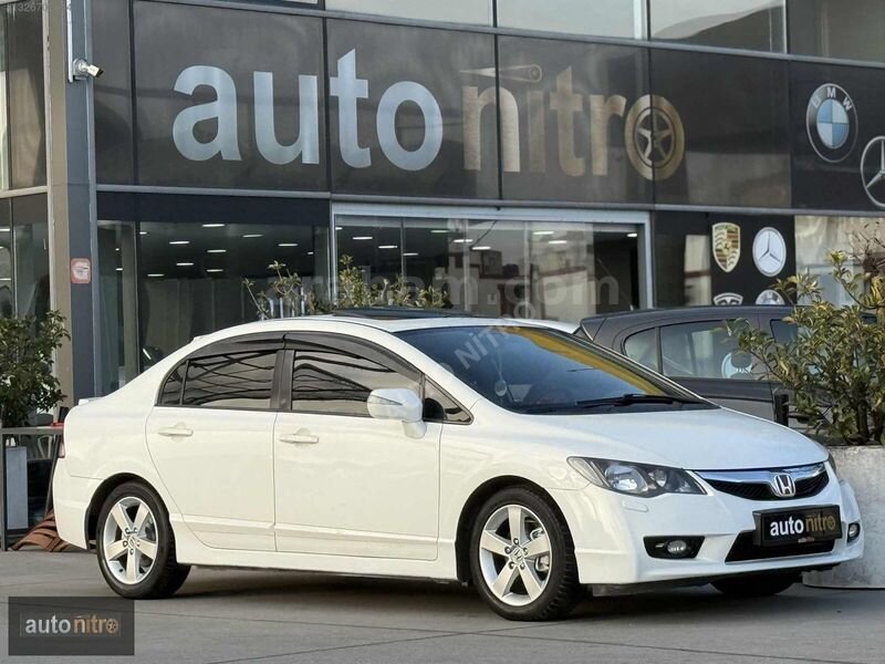 Galeriden Honda Civic 1.6i VTEC Elegance 2011 Model İstanbul 235.000 km Beyaz