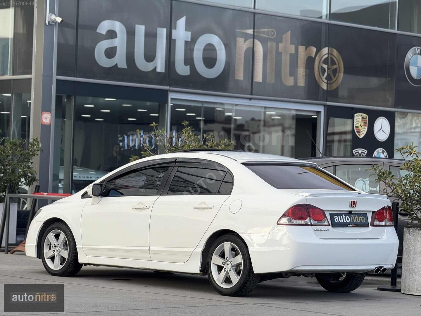 Galeriden Honda Civic 1.6i VTEC Elegance 2011 Model İstanbul 235.000 km Beyaz 7