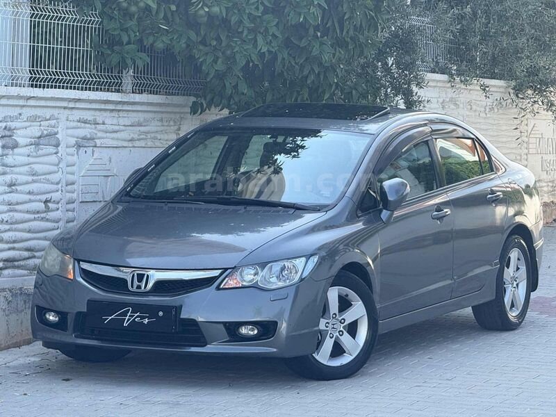 Galeriden Honda Civic 1.6i VTEC Elegance 2010 Model Mersin 206.000 km Gri