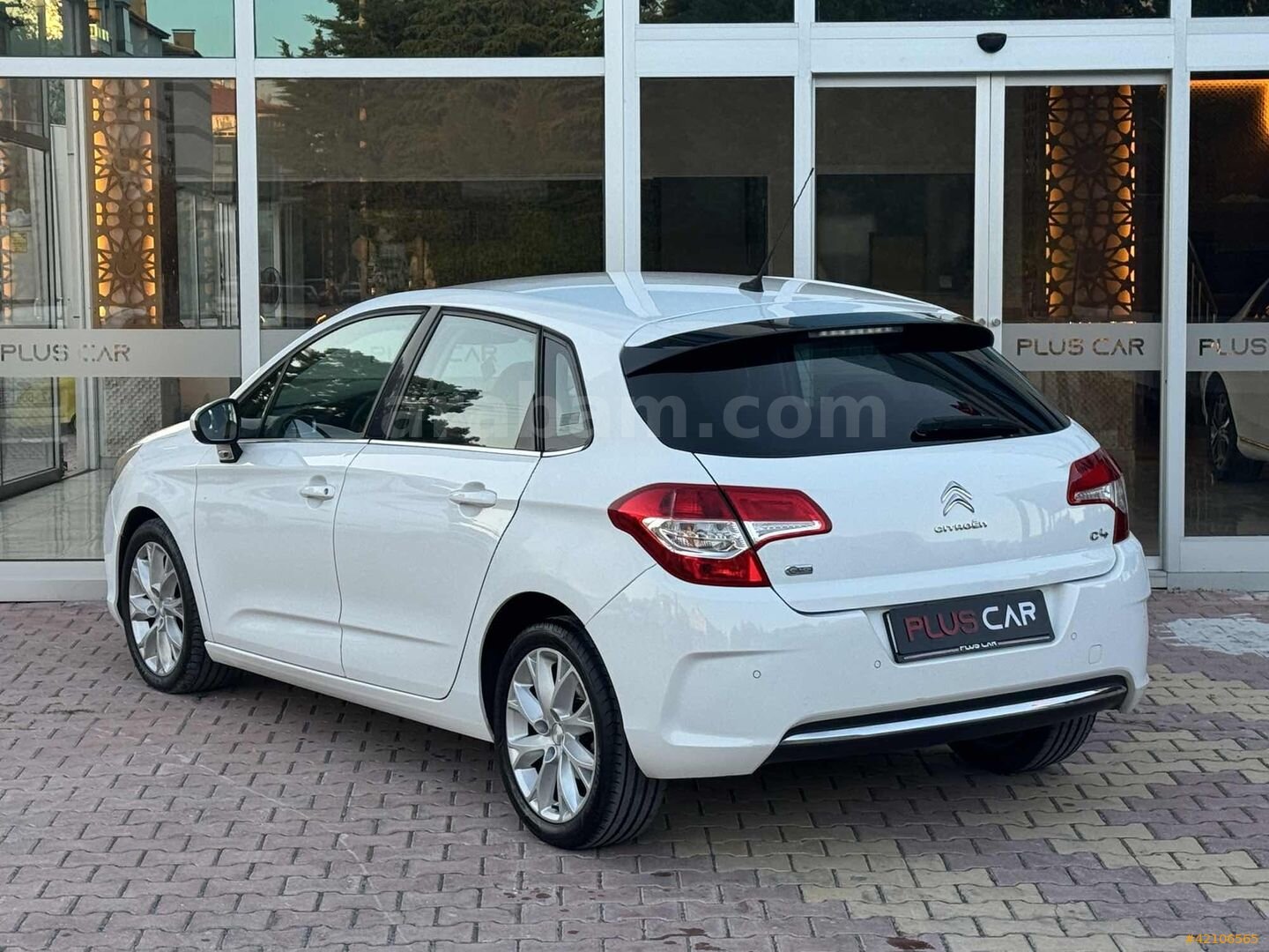 Galeriden Citroen C4 1.6 e-HDi Confort Plus 2012 Model Konya 156.000 km Beyaz 4