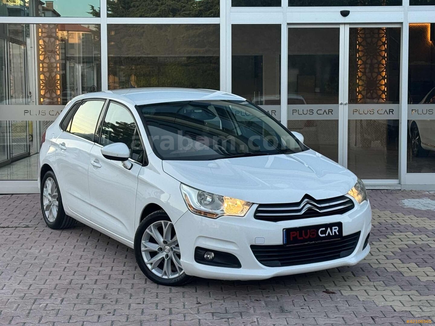 Galeriden Citroen C4 1.6 e-HDi Confort Plus 2012 Model Konya 156.000 km Beyaz 1