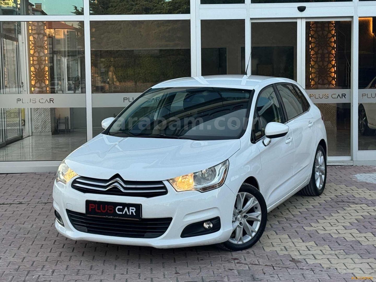 Galeriden Citroen C4 1.6 e-HDi Confort Plus 2012 Model Konya 156.000 km Beyaz 3