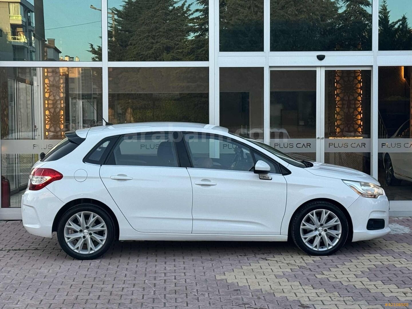 Galeriden Citroen C4 1.6 e-HDi Confort Plus 2012 Model Konya 156.000 km Beyaz 7