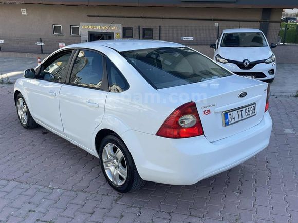 İLK SAHİBİNDEN DÜŞÜK KM Lİ MASRAFSIZ TERTEMİZ FOCUS