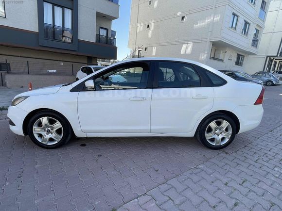 İLK SAHİBİNDEN DÜŞÜK KM Lİ MASRAFSIZ TERTEMİZ FOCUS