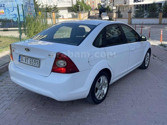 İLK SAHİBİNDEN DÜŞÜK KM Lİ MASRAFSIZ TERTEMİZ FOCUS