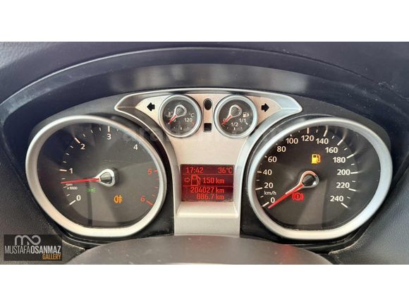 2011 ORİJİNAL 204.000 KM DE BAKIMLI FOCUS 1.6 TDCİ TREND X PAKET