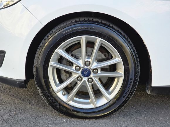 2017 MODEL FORD FOCUS DEĞİŞENSİZ 1 PARÇA BOYALI ÇOK TEMİZ ARAÇ