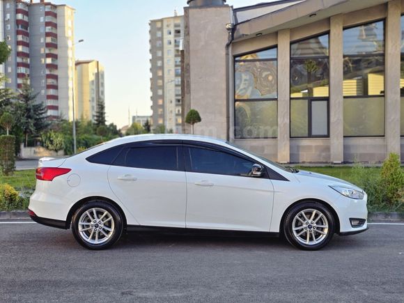 2017 MODEL FORD FOCUS DEĞİŞENSİZ 1 PARÇA BOYALI ÇOK TEMİZ ARAÇ