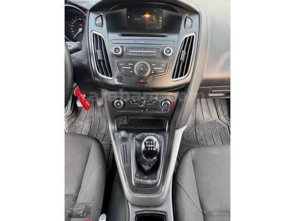 TÜRKMEN GÜNEŞ DEN 2017 MDL FORD FOCUS TREND X 12&24 ELDEN TAKSİT