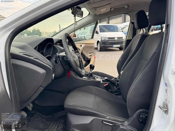 TÜRKMEN GÜNEŞ DEN 2017 MDL FORD FOCUS TREND X 12&24 ELDEN TAKSİT