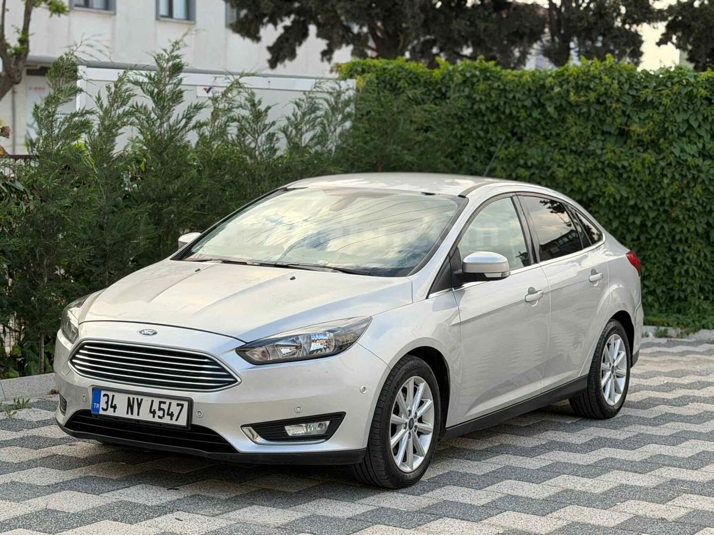 Galeriden Ford Focus 1.6 TDCi Titanium 2016 Model İstanbul 100.000 km Gri 2