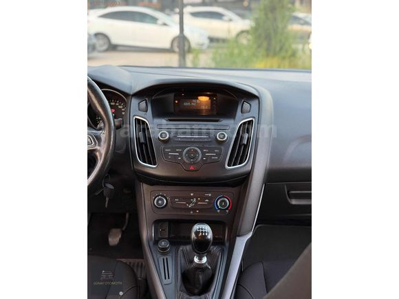 ACİL SATILIK 2016 MODEL FORD FOCUS 1.6 TREND X KM ORJ 145 BIN