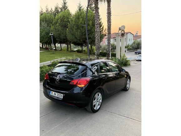 HATASIZ / 140 B KM / ÇELİK SUBAPLI / 2. SAHİBİNDEN / ASTRA J