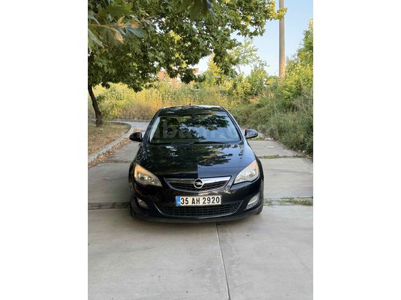 HATASIZ / 140 B KM / ÇELİK SUBAPLI / 2. SAHİBİNDEN / ASTRA J
