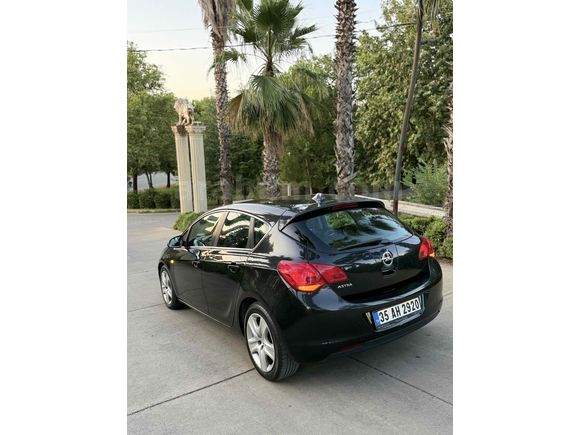 HATASIZ / 140 B KM / ÇELİK SUBAPLI / 2. SAHİBİNDEN / ASTRA J