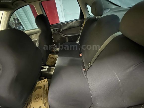 2004 FORD FOCUS
