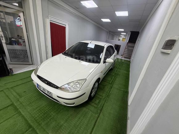 2004 FORD FOCUS