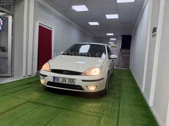 2004 FORD FOCUS