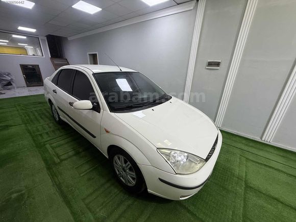 2004 FORD FOCUS