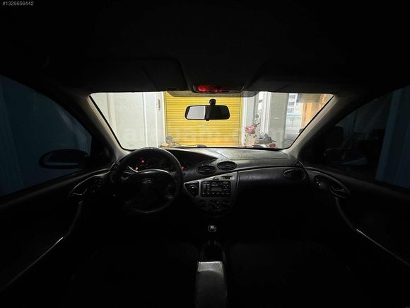 2004 FORD FOCUS