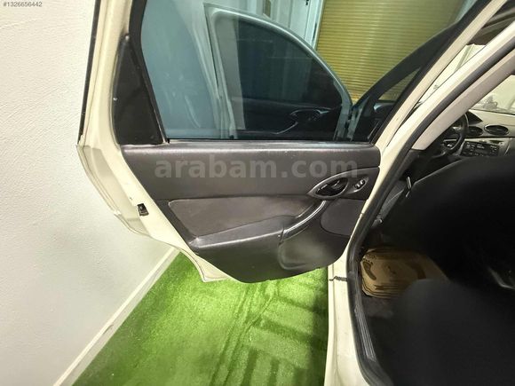2004 FORD FOCUS