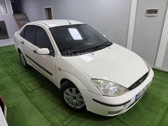 2004 FORD FOCUS