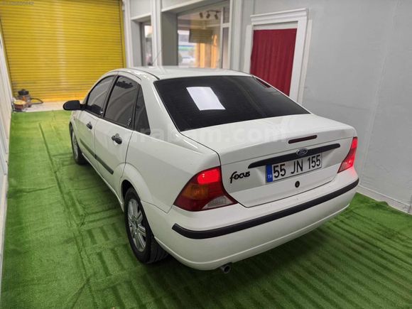 2004 FORD FOCUS