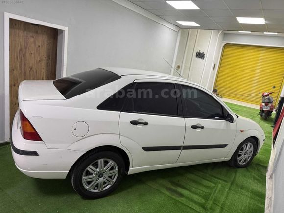 2004 FORD FOCUS
