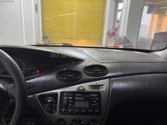 2004 FORD FOCUS