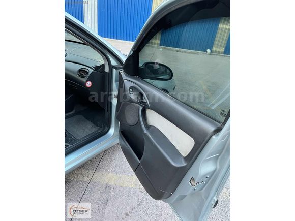 2005 FORD FOCUS COMFORT SEDAN