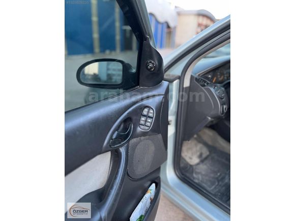 2005 FORD FOCUS COMFORT SEDAN