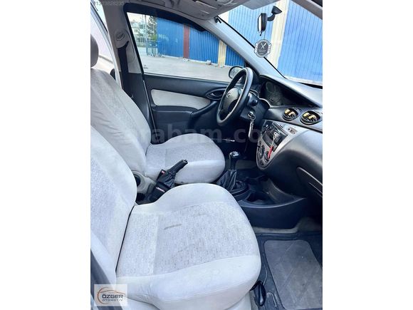 2005 FORD FOCUS COMFORT SEDAN