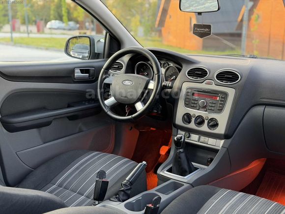 2011 MODEL FORD FOCUS
