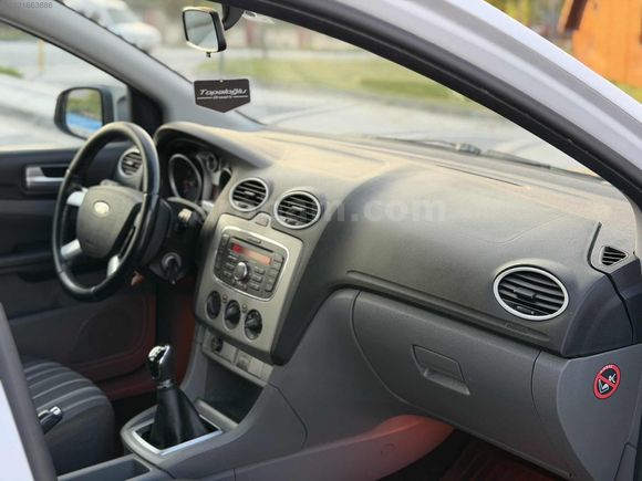 2011 MODEL FORD FOCUS