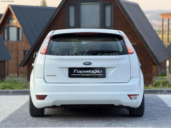 2011 MODEL FORD FOCUS