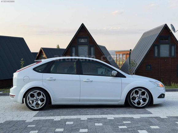 2011 MODEL FORD FOCUS