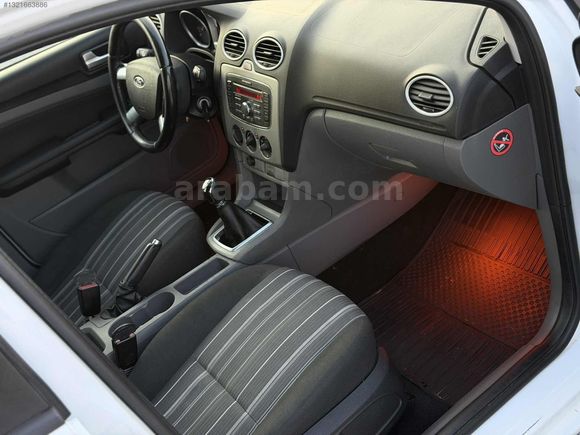 2011 MODEL FORD FOCUS