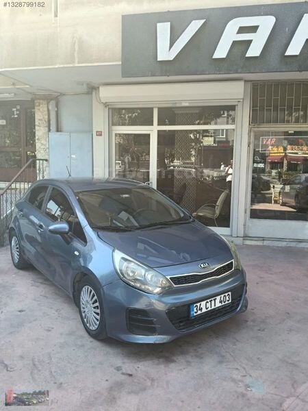 Galeriden Kia Rio 1.4 CRDi Comfort 2016 Model İstanbul 230.000 km Mavi
