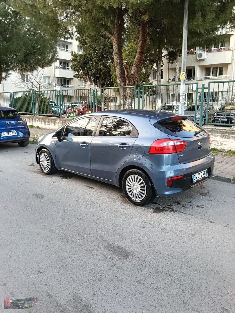 Galeriden Kia Rio 1.4 CRDi Comfort 2016 Model İstanbul 230.000 km Mavi 2