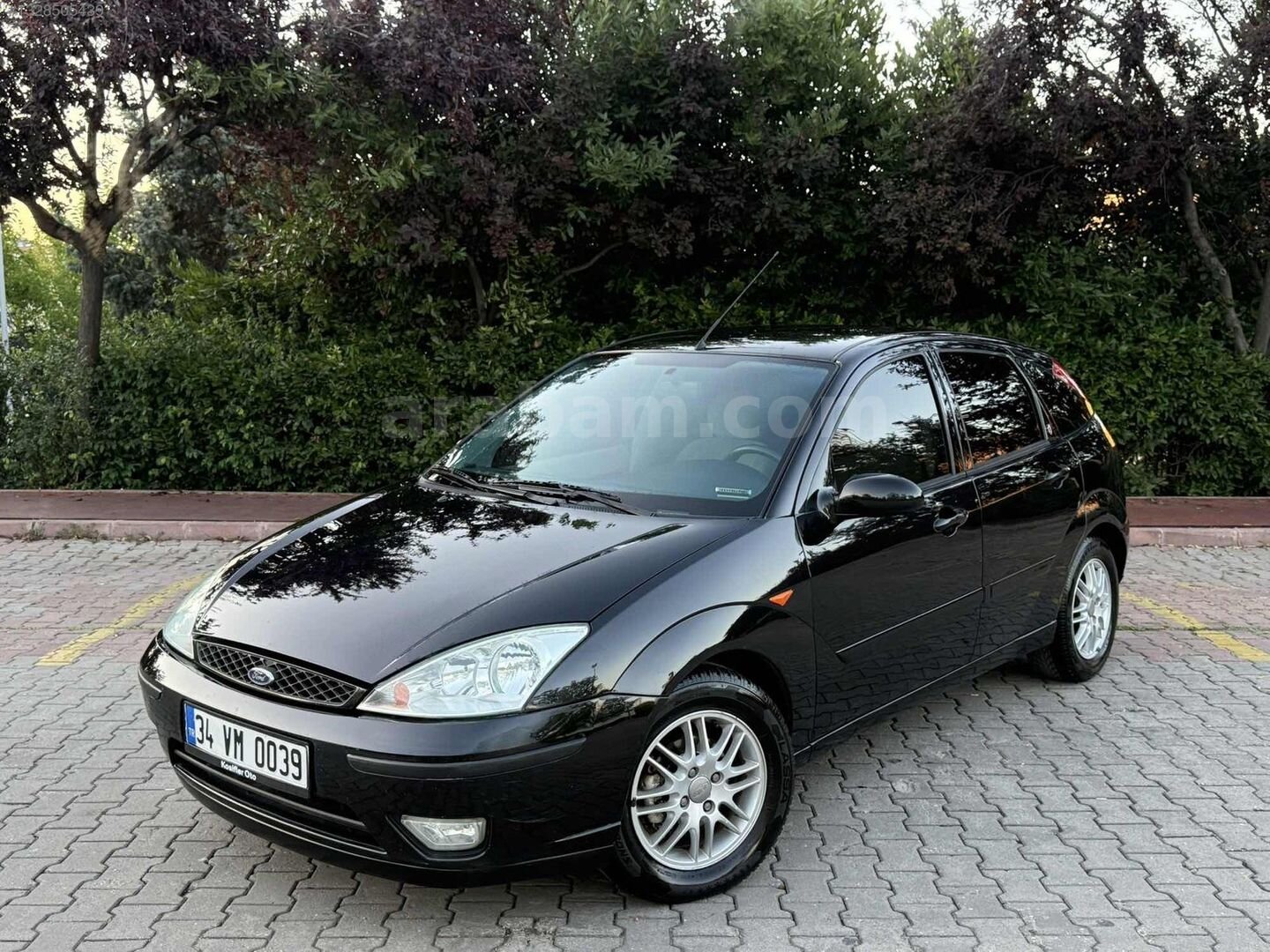 Galeriden Ford Focus 1.6 Ghia 2004 Model İstanbul 143.000 km Siyah 3
