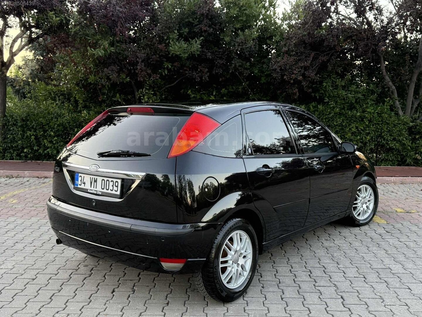 Galeriden Ford Focus 1.6 Ghia 2004 Model İstanbul 143.000 km Siyah 4