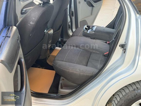 FORD FOCUS 1.6 LPG'Lİ TİTANİUM 2.5 KASA DEĞİŞENSİZ