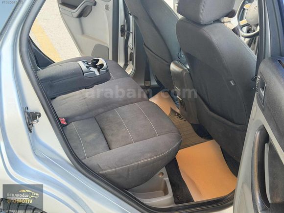 FORD FOCUS 1.6 LPG'Lİ TİTANİUM 2.5 KASA DEĞİŞENSİZ