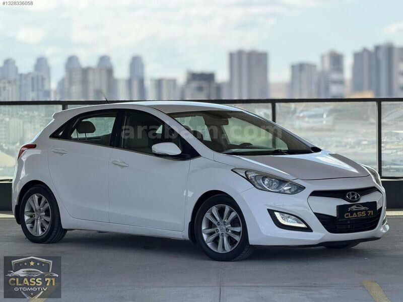 Galeriden Hyundai i30 1.6 CRDi Style 2013 Model Ankara 208.000 km Beyaz