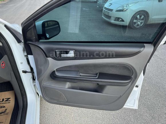 OĞUZ ' DAN DÜŞÜK KM FORD FOCUS COLLECTİON FOCUS CAM GİBİ