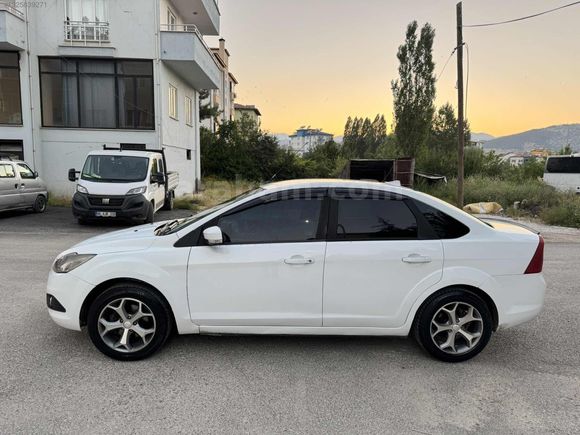 OĞUZ ' DAN DÜŞÜK KM FORD FOCUS COLLECTİON FOCUS CAM GİBİ