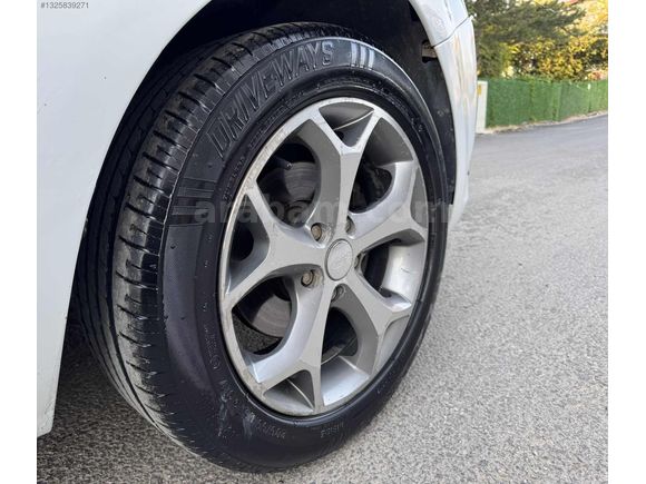 OĞUZ ' DAN DÜŞÜK KM FORD FOCUS COLLECTİON FOCUS CAM GİBİ