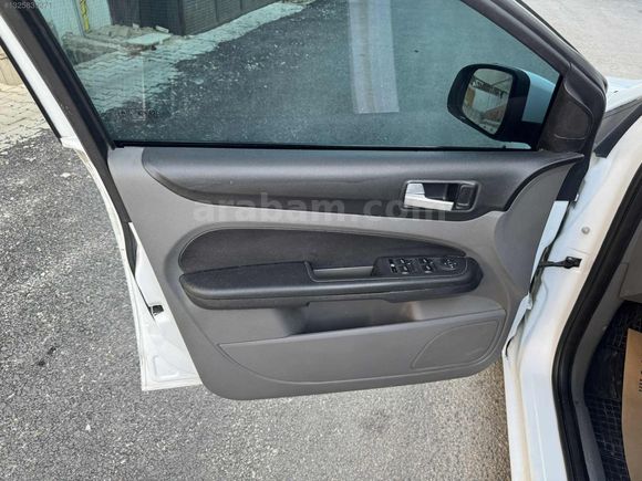 OĞUZ ' DAN DÜŞÜK KM FORD FOCUS COLLECTİON FOCUS CAM GİBİ