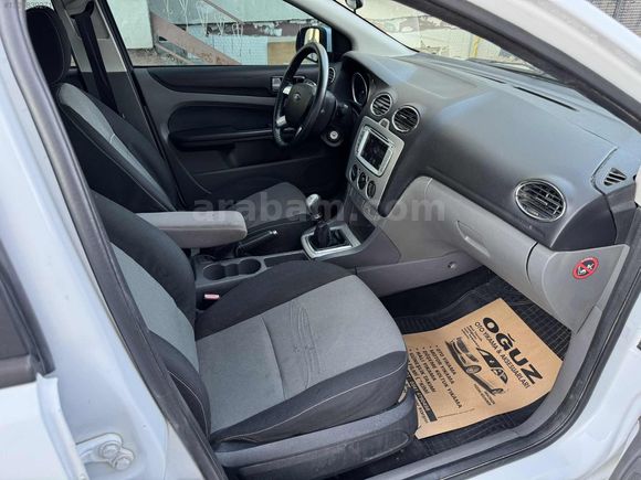 OĞUZ ' DAN DÜŞÜK KM FORD FOCUS COLLECTİON FOCUS CAM GİBİ